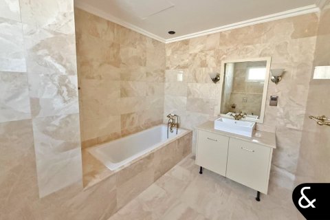 Villa sa Dubai Land, UAE 6 silid-tulugan, 1256 sq.m. № 688648 - larawan 19