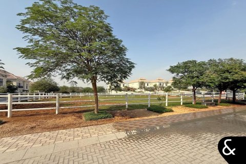 Villa sa Dubai Land, UAE 6 silid-tulugan, 1256 sq.m. № 688648 - larawan 1