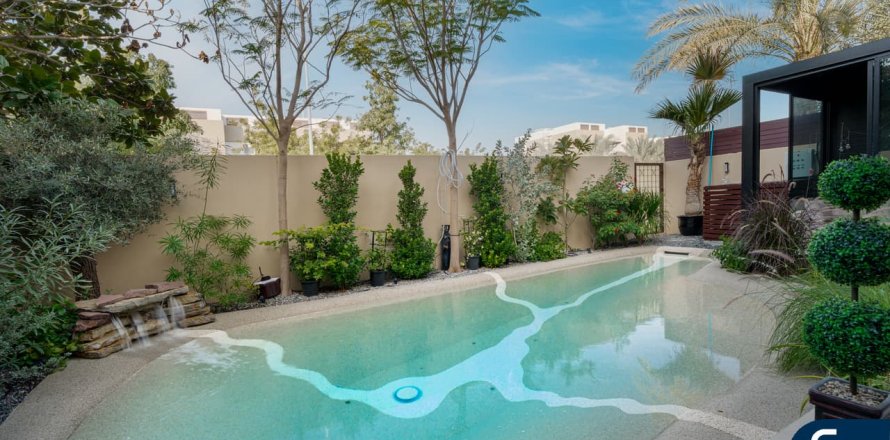 Villa asukohaga Mudon, Dubai, AÜE: 4 magamistoaga, 354 m² Nr 688646