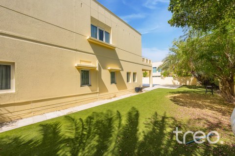 Vila di Meadows, Dubai, UAE 4 bilik tidur, 380.81 meter persegi № 753627 - foto 18