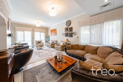 Müüa villa asukohaga Meadows, Dubai, AÜE: 4 magamistoaga, 371.61 m² Nr 753623 - pilt 9