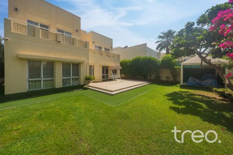 Müüa villa asukohaga Meadows, Dubai, AÜE: 4 magamistoaga, 371.61 m² Nr 753623 - pilt 1