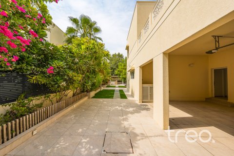 Vilë në Meadows, Dubai, Emiratet e Bashkuara Arabe 4 dhoma gjumi, 390.19 m2. № 753621 - Foto 2