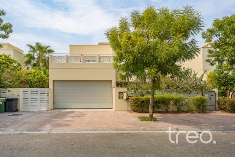 Vilë në Meadows, Dubai, Emiratet e Bashkuara Arabe 4 dhoma gjumi, 390.19 m2. № 753621 - Foto 3