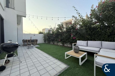 Dubai Land, Dubai, UAE의 판매용 빌라 침실 4개, 216제곱미터 번호 667206 - 사진 1