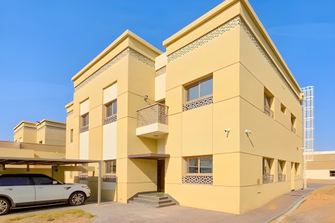 Müüa villa asukohaga Sharjah, AÜE: 10 magamistoaga, 850.81 m² Nr 748904 - pilt 2