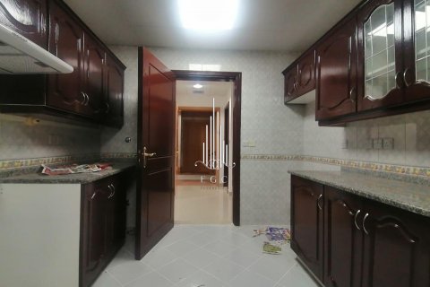 Пәтер Al Khalidiya, Абу-Даби, БАӘ-да 3 жатын бөлмелер, 139.4 м² № 572823 - фото 17
