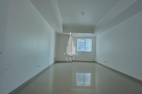 Apartament në Al Khalidiya, Abu Dhabi, Emiratet e Bashkuara Arabe 4 dhoma gjumi, 237.8 m2. № 572822 - Foto 3