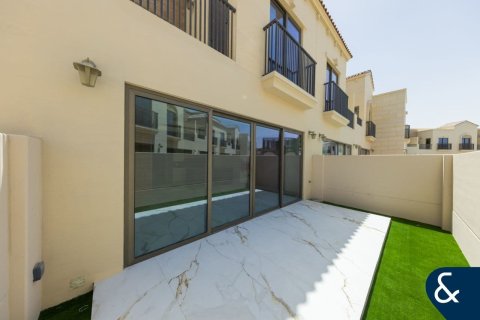 Vila u Jumeirah Golf Estates, Dubai, UAE 3 spavaćih soba, 204 m2 Br. 667230 - fotografija 1