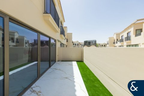 Vila u Jumeirah Golf Estates, Dubai, UAE 3 spavaćih soba, 204 m2 Br. 667230 - fotografija 13