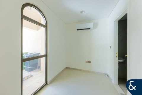 Vila u Jumeirah Golf Estates, Dubai, UAE 3 spavaćih soba, 204 m2 Br. 667230 - fotografija 6