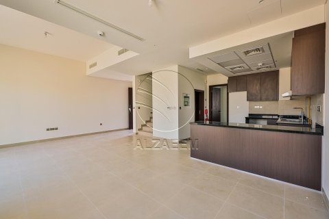 Radhus till försäljning i Khalifa City, Abu Dhabi, UAE 2 sovrum, 123 kvm Nr. 615343 - fotografi 2