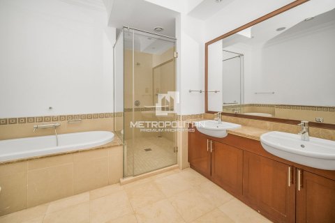 Townhouse in Palm Jumeirah, Dubai, UAE 3 bedrooms, 456 sq.m. № 592918 - photo 27