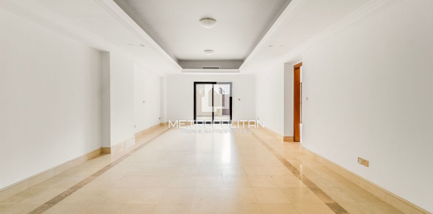 Townhouse in Palm Jumeirah, Dubai, UAE 3 bedrooms, 456 sq.m. № 592918