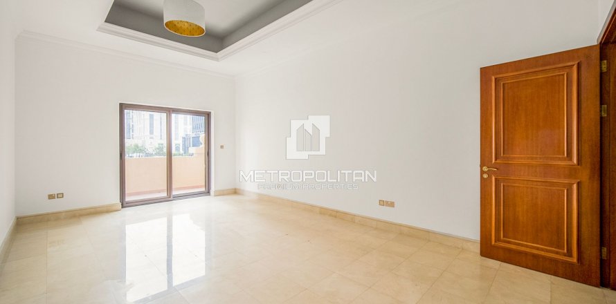 Townhouse in Palm Jumeirah, Dubai, UAE 3 bedrooms, 456 sq.m. № 592918