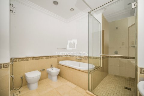 Townhouse in Palm Jumeirah, Dubai, UAE 3 bedrooms, 456 sq.m. № 592918 - photo 28