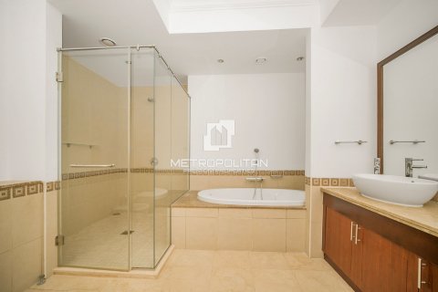 Townhouse in Palm Jumeirah, Dubai, UAE 3 bedrooms, 456 sq.m. № 592918 - photo 25