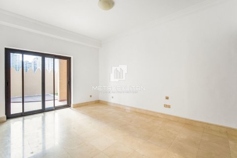 Townhouse in Palm Jumeirah, Dubai, UAE 3 bedrooms, 456 sq.m. № 592918 - photo 4