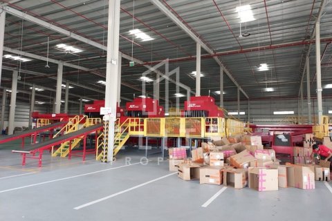 Warehouse in Dubai, UAE 7118 sq.m. № 620313 - photo 12