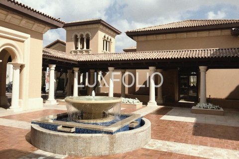Vila v Jumeirah Golf Estates, Dubai, SAE 4 ložnice, 263 m² Č.: 627890 - fotografie 17