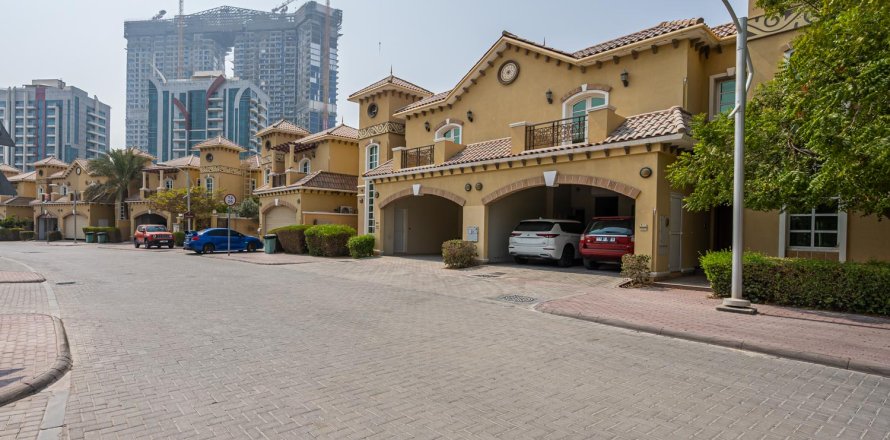 Вилла в Dubai Sports City, Дубай, ОАЭ 3 спальни, 195.04м2 № 764174