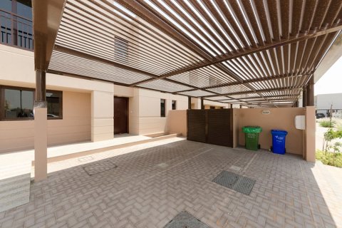 Villetta a schiera in vendita a Muwaileh Commercial, Sharjah, EAU 3 camere da letto, 243.22 mq. № 764175 - foto 2