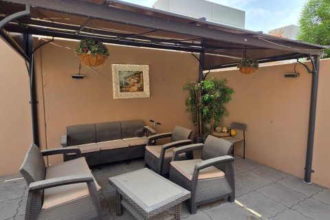 Villetta a schiera in vendita a Muwaileh Commercial, Sharjah, EAU 3 camere da letto, 243.22 mq. № 764175 - foto 3