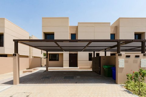 Villetta a schiera a Muwaileh Commercial, Sharjah, EAU 3 camere da letto, 243.22 mq. № 764175
