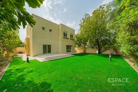 Vilă de închiriat în Meadows, Dubai, EAU 3 dormitoare, 155 mp.  №738355 - poză 1