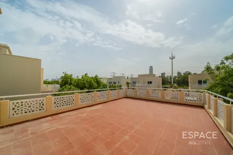 Vilă de închiriat în Meadows, Dubai, EAU 3 dormitoare, 155 mp.  №738355 - poză 17