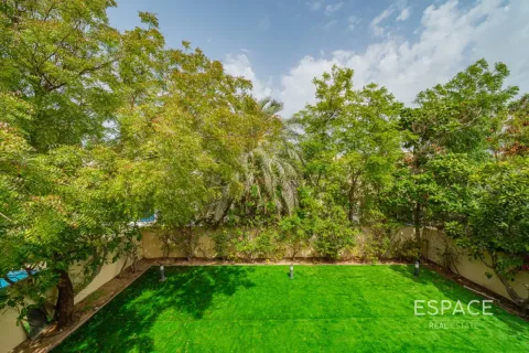 Vilă de închiriat în Meadows, Dubai, EAU 3 dormitoare, 155 mp.  №738355 - poză 16