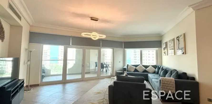 Appartamento a Palm Jumeirah, Dubai, EAU 3 camere da letto, 206 mq. № 738351