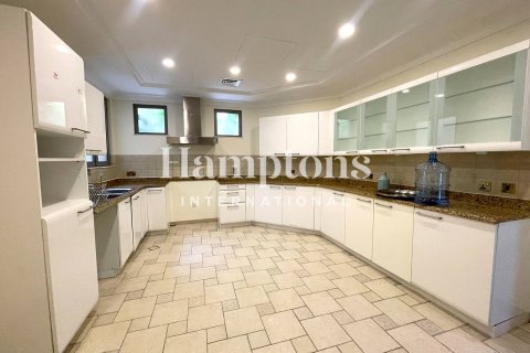 Villa para arrendamento em Palm Jumeirah, Dubai, EAU 5 quartos, 520.25680000 m2 № 651243 - foto 5