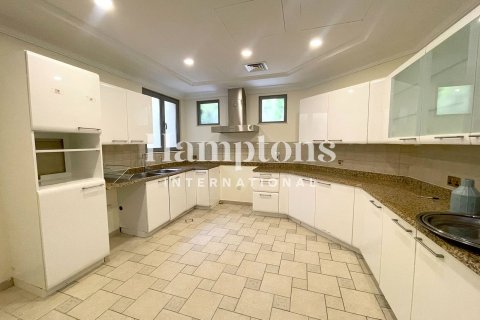 Villa para arrendamento em Palm Jumeirah, Dubai, EAU 5 quartos, 520.25680000 m2 № 651243 - foto 9