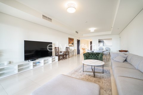 Apartment in Palm Jumeirah, Dubai, UAE 3 bedrooms, 219 sq.m. № 600244 - photo 1