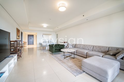 Apartment in Palm Jumeirah, Dubai, UAE 3 bedrooms, 219 sq.m. № 600244 - photo 3