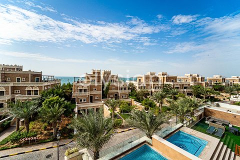 Apartment in Palm Jumeirah, Dubai, UAE 3 bedrooms, 219 sq.m. № 600244 - photo 12