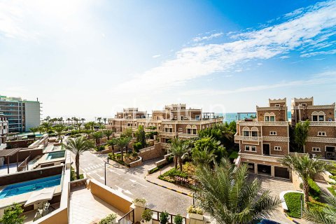 Apartment in Palm Jumeirah, Dubai, UAE 3 bedrooms, 219 sq.m. № 600244 - photo 11