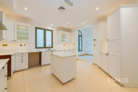 Villa in Palm Jumeirah, Dubai, UAE 6 bedrooms, 650 sq.m. № 649784 - photo 9