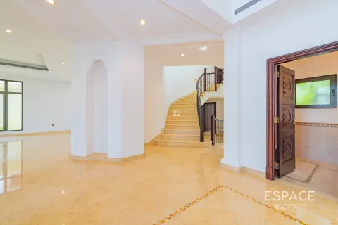 Villa in Palm Jumeirah, Dubai, UAE 6 bedrooms, 650 sq.m. № 649784 - photo 10