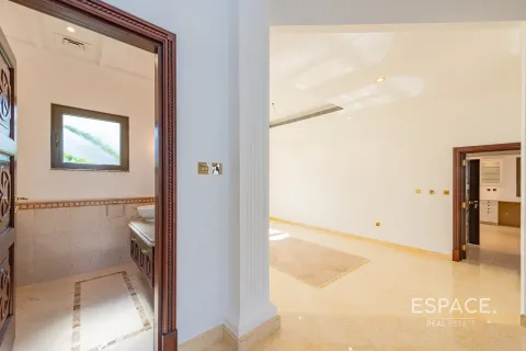 Villa in Palm Jumeirah, Dubai, UAE 6 bedrooms, 650 sq.m. № 649784 - photo 7
