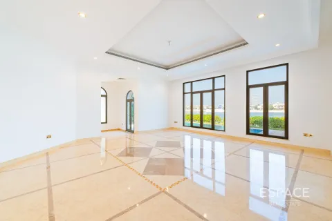 Villa in Palm Jumeirah, Dubai, UAE 6 bedrooms, 650 sq.m. № 649784 - photo 2