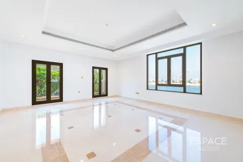 Villa in Palm Jumeirah, Dubai, UAE 6 bedrooms, 650 sq.m. № 649784 - photo 19