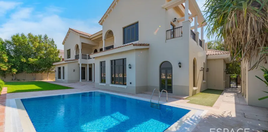 Villa in Palm Jumeirah, Dubai, UAE 6 bedrooms, 650 sq.m. № 649784