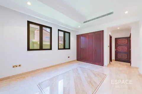 Villa in Palm Jumeirah, Dubai, UAE 6 bedrooms, 650 sq.m. № 649784 - photo 13