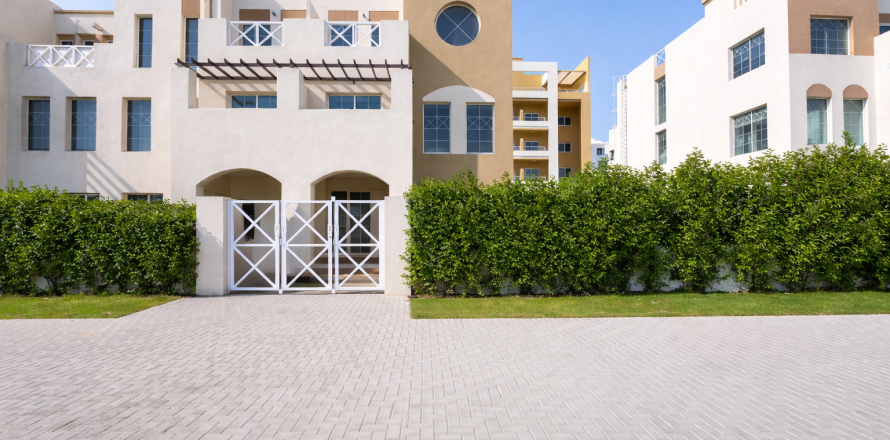 Řadový dům v Dubai, SAE 5 ložnice, 190.3 m² Č.: 682239