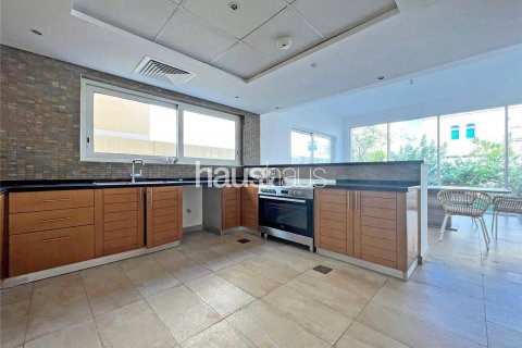 וילה להשכרה ב Jumeirah Park, Dubai, איחוד האמירויות  4 חדרי שינה, 384 מ"ר, מספר 626488 - תמונה 8