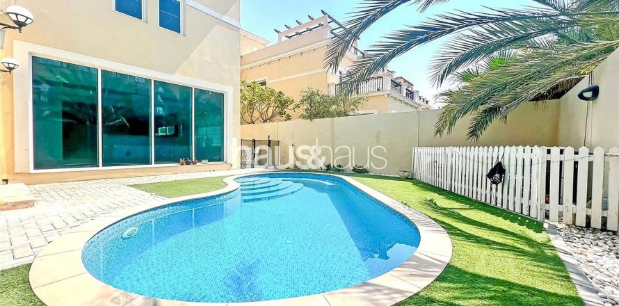 וילה ב Jumeirah Park, Dubai, איחוד האמירויות 4 חדרי שינה, 384 מ"ר מספר 626488