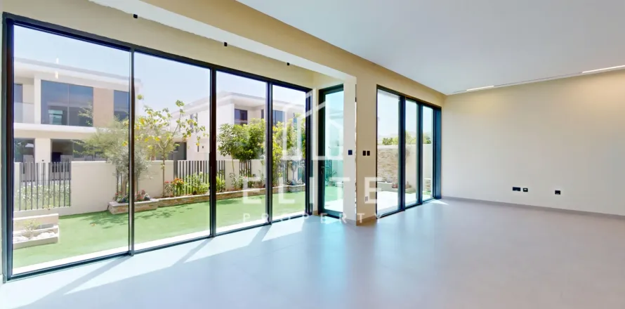 Huvila Tilal Al Ghaf, Dubai, Arabiemiraatit 4 makuuhuonetta № 686338