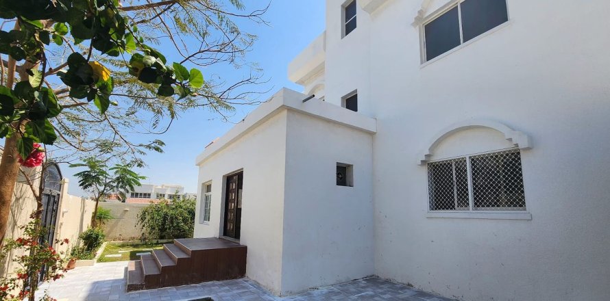 Вилла Al Heerah, Шарджа, БАӘ-да 4 жатын бөлмелер, 450.58 м² № 748402